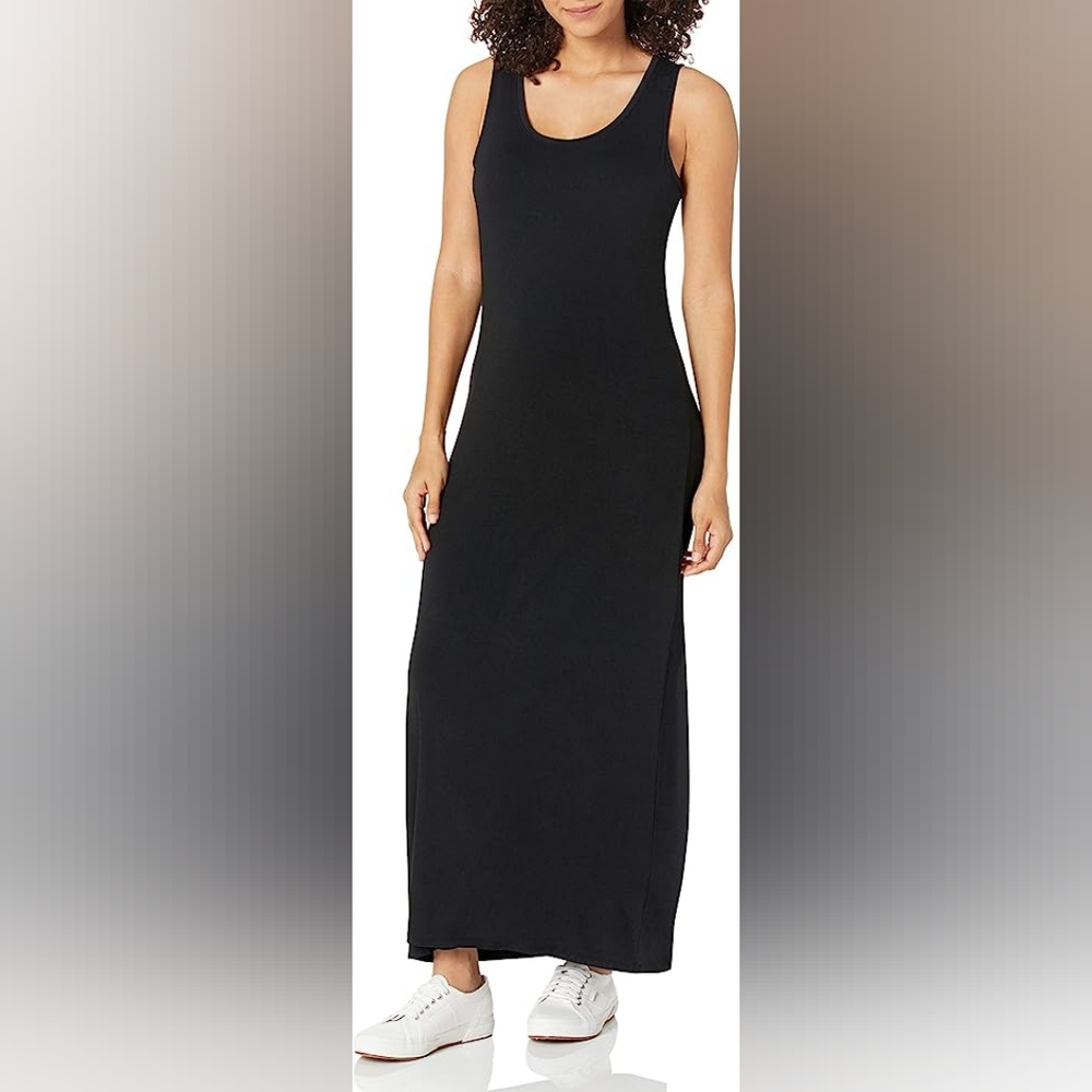 Mahina - Scoop neck black dress